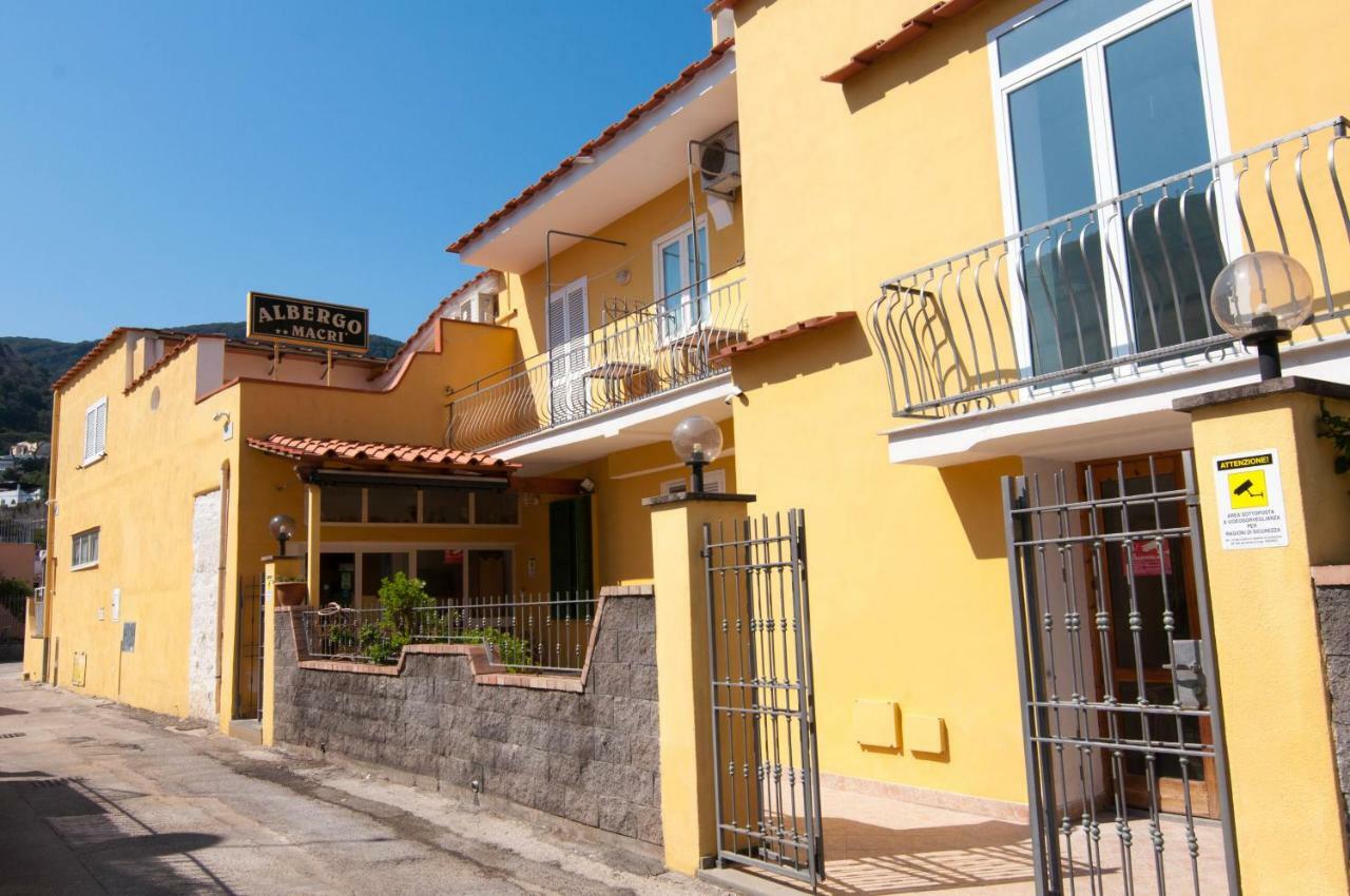 Macri Ischia